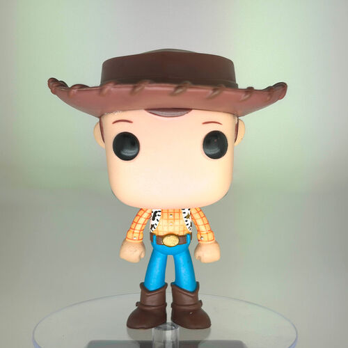 CAJA DAADA, FALLO DE PINTURA Y PEGAMENTO FIGURA POP TOY STORY WOODY 1