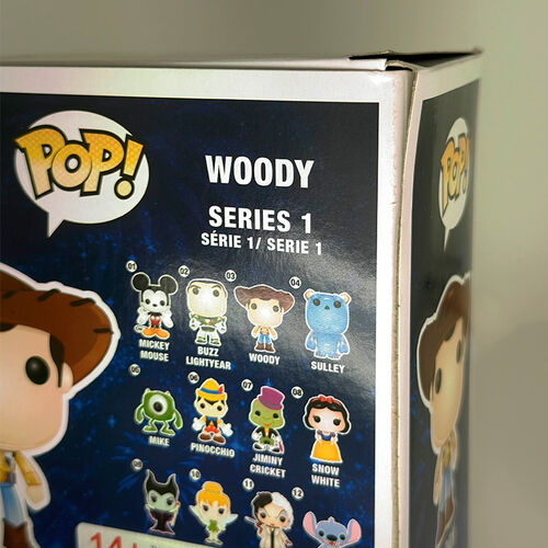 CAJA DAADA, FALLO DE PINTURA Y PEGAMENTO FIGURA POP TOY STORY WOODY 1