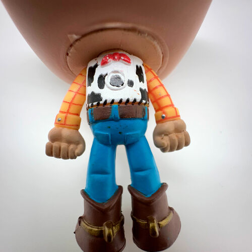 CAJA DAADA, FALLO DE PINTURA Y PEGAMENTO FIGURA POP TOY STORY WOODY 2