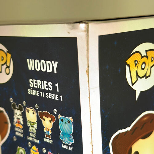 CAJA DAADA, FALLO DE PINTURA Y PEGAMENTO FIGURA POP TOY STORY WOODY 3