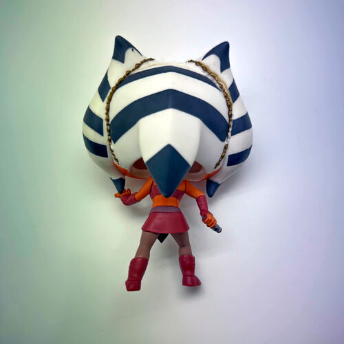 DEFECTUOSO FIGURA POP STAR WARS AHSOKA