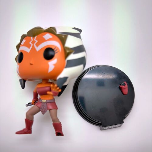 DEFECTUOSO FIGURA POP STAR WARS AHSOKA